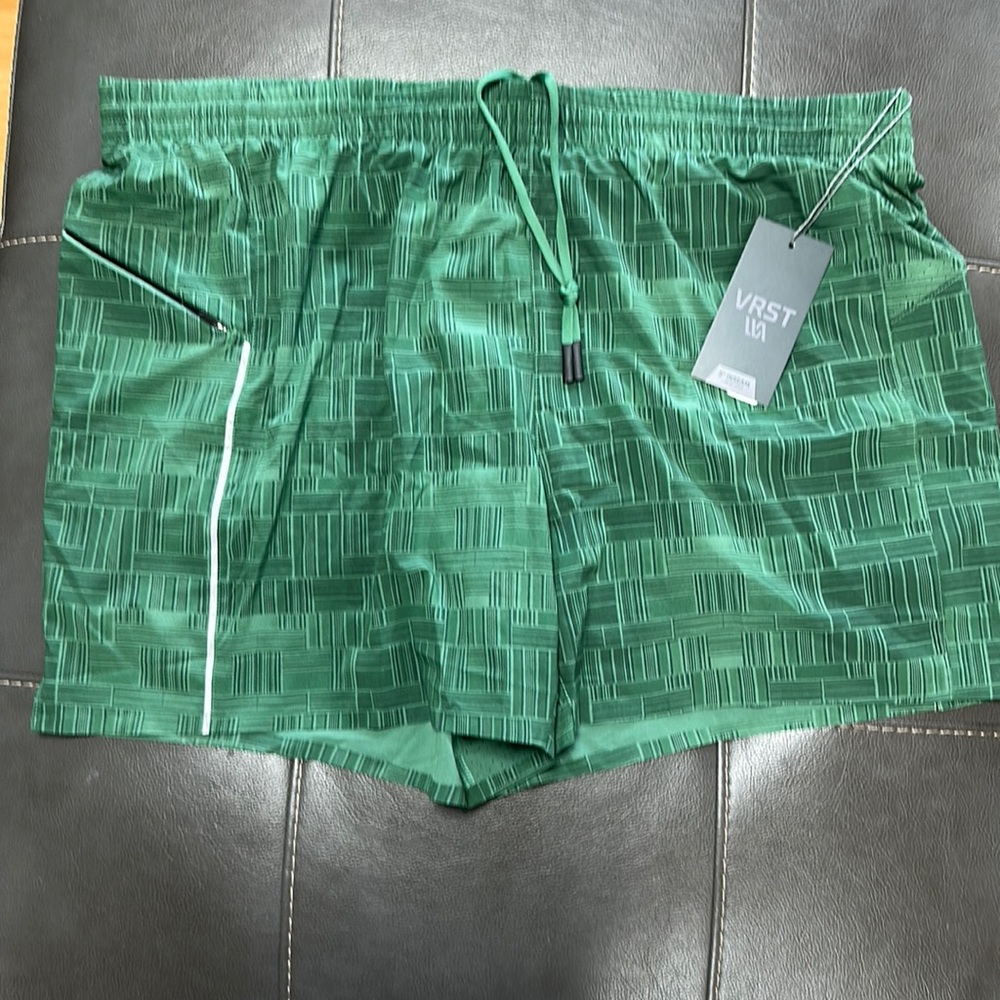 Men’s green shorts with liner